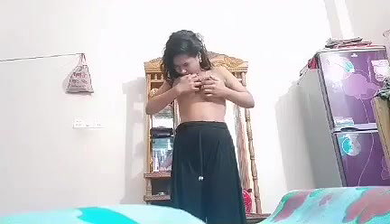 cute booby BD girl fingering pussy on cam