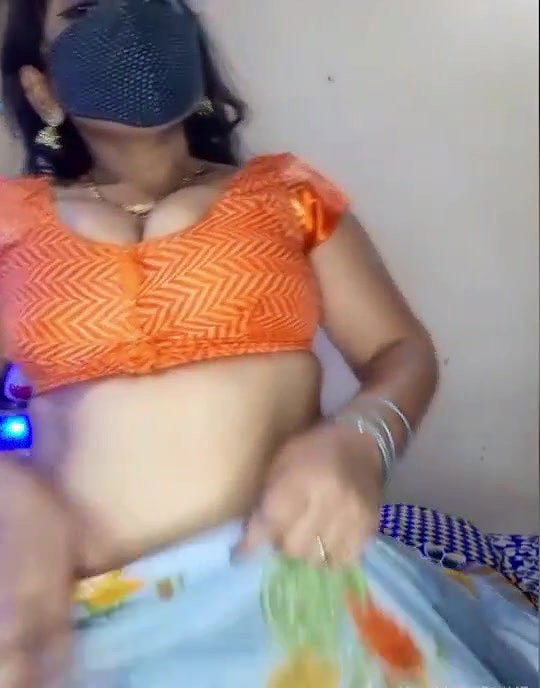 super sexy Indian wife sexy boobs show