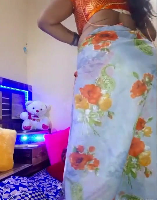 super sexy Indian wife sexy boobs show