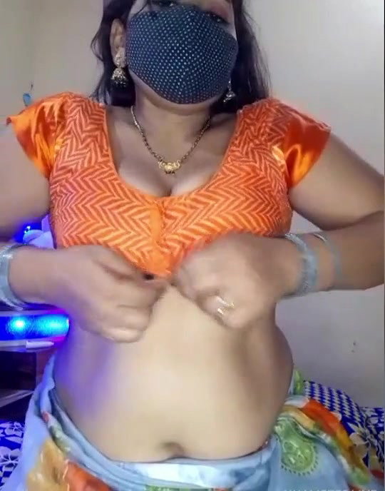 super sexy Indian wife sexy boobs show