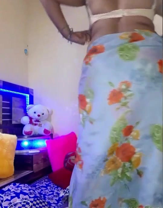 super sexy Indian wife sexy boobs show