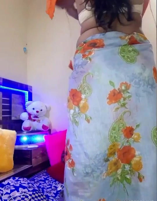 super sexy Indian wife sexy boobs show