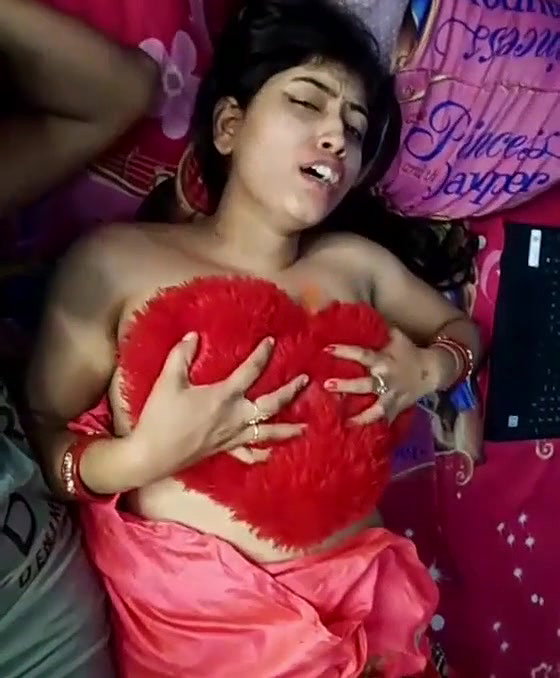 cute Desi Bhabhi boobs show on cam
