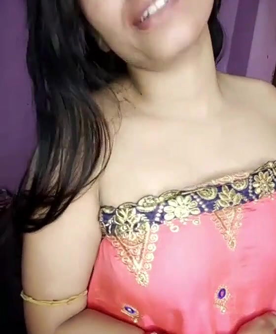 cute Desi Bhabhi boobs show on cam