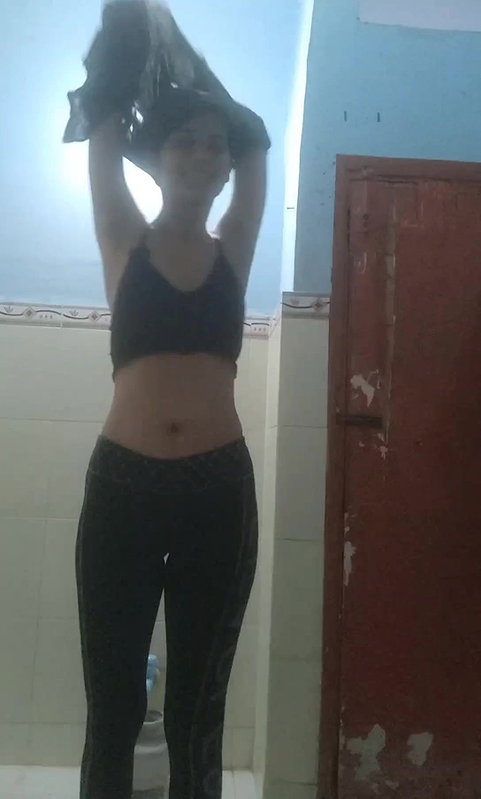 small boobs Pakistani girl nude MMS selfie