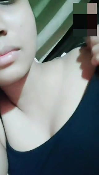 Desi Girl Showing Her Boobs