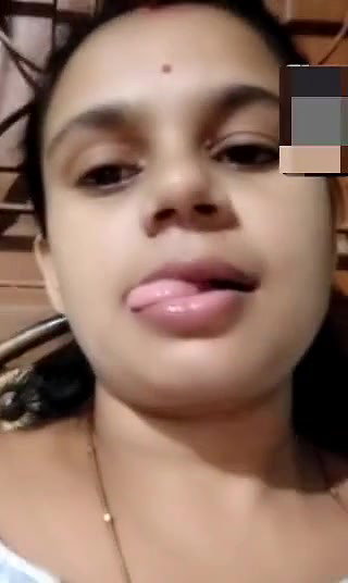 Desi bhabhi Fingering showing her body