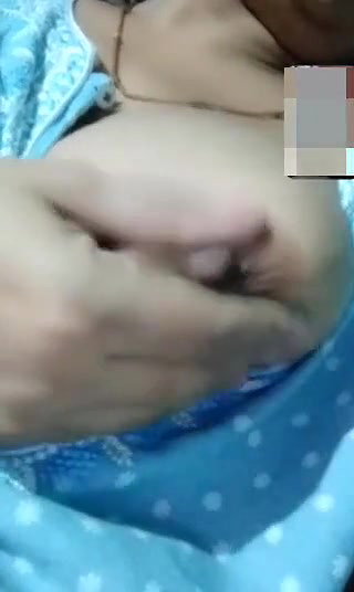 Desi bhabhi Fingering showing her body