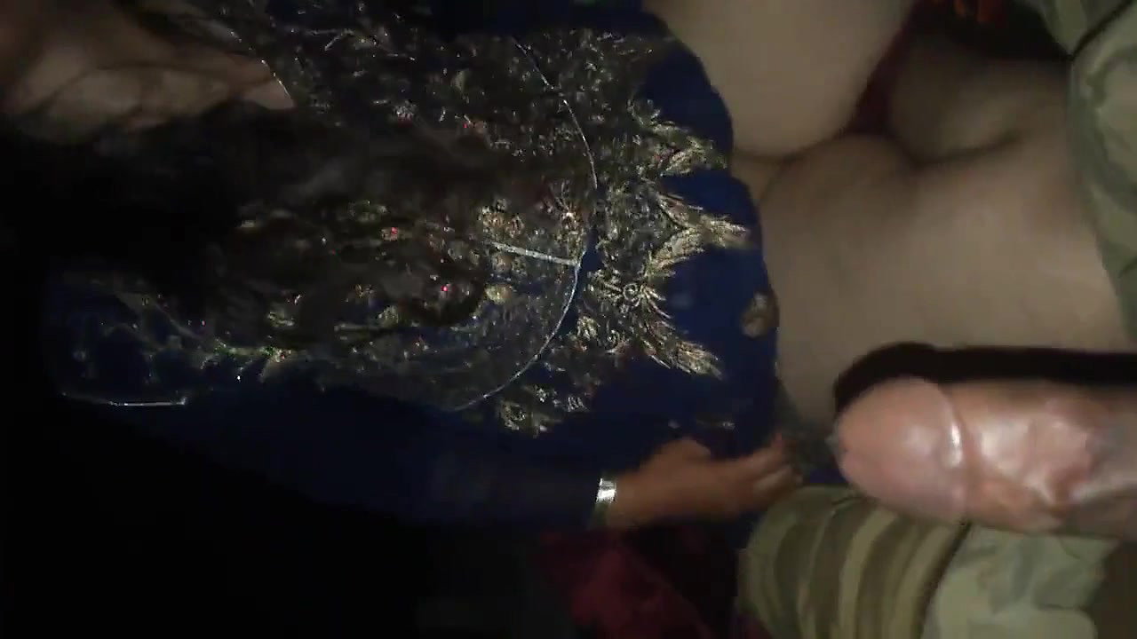 Sexy Pakistani wife blowjob sex on cam