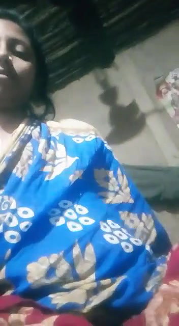 Bengali boudi showing her boobs and pussy