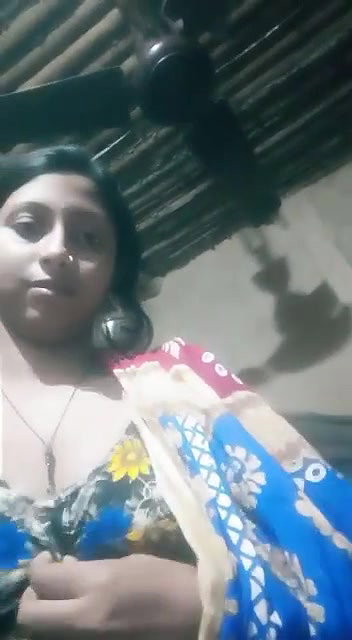 Bengali boudi showing her boobs and pussy