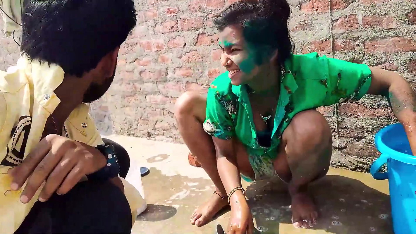 Babu ki Baby Vlogs Hot Bath After Playing Holi