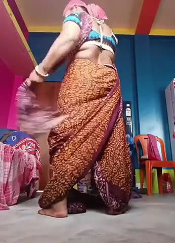 Bengali Boudi Saree Wearing And Ass Show