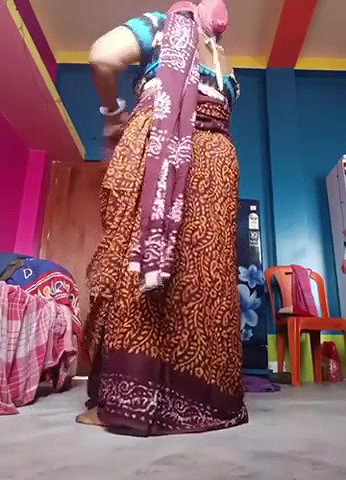 Bengali Boudi Saree Wearing And Ass Show