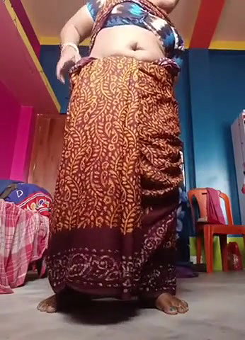 Bengali Boudi Saree Wearing And Ass Show