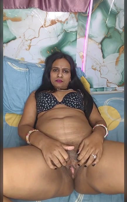 Hot bhabhi Fingering in videocall