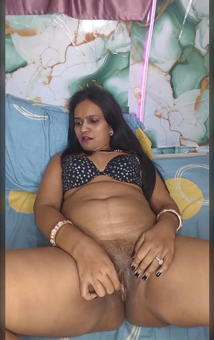 Hot bhabhi Fingering in videocall
