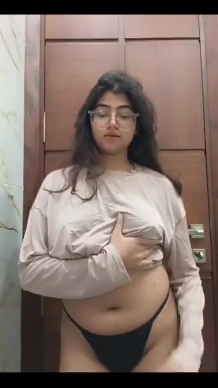 Indian Hot Babe showing boobs