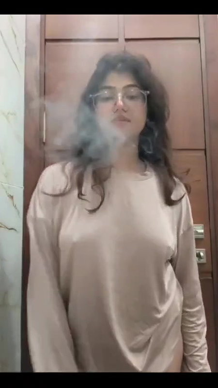 Indian Hot Babe showing boobs