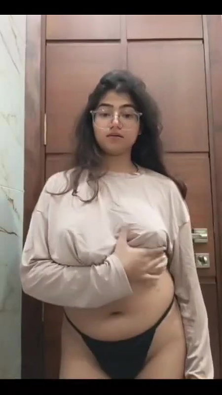 Indian Hot Babe showing boobs