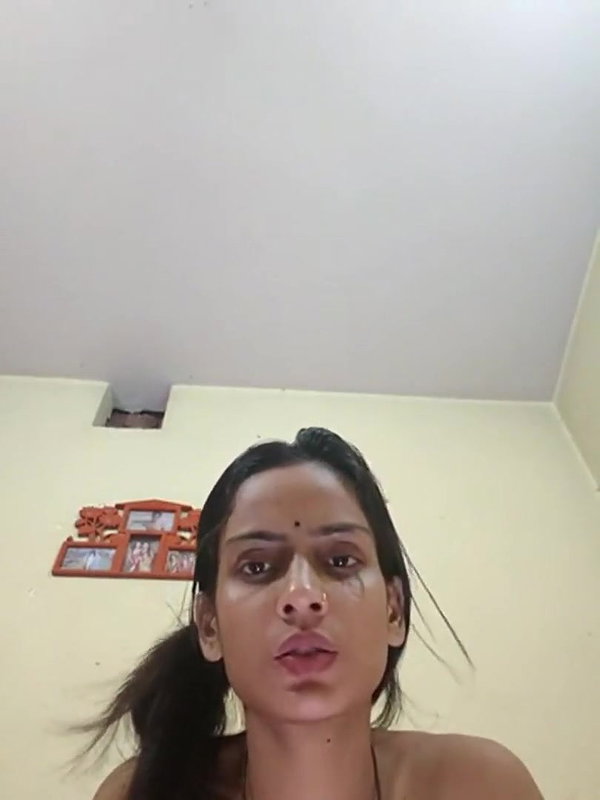 Hot slim beautiful bhabhi showing her boob  pussy