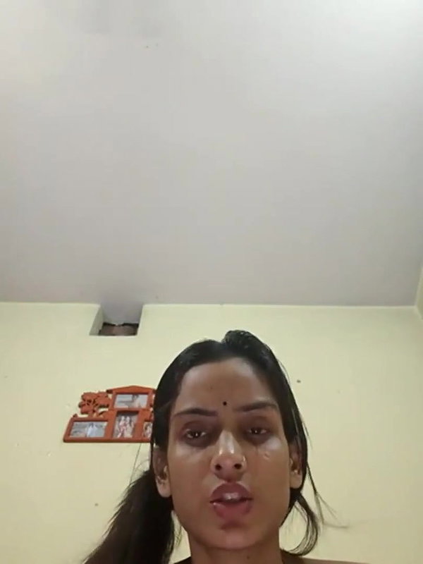 Hot slim beautiful bhabhi showing her boob  pussy