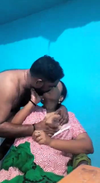 aunty ki boob chusi