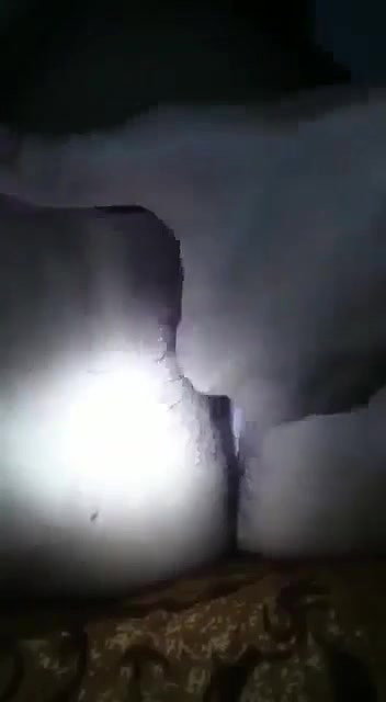 chasmish ladki en chut mein ungli kri