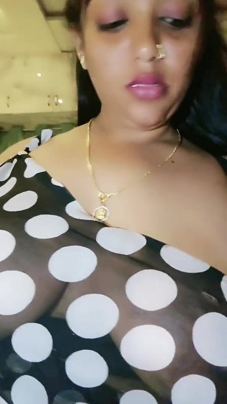 Telugu Milf In Transferred Sharee showing her boob