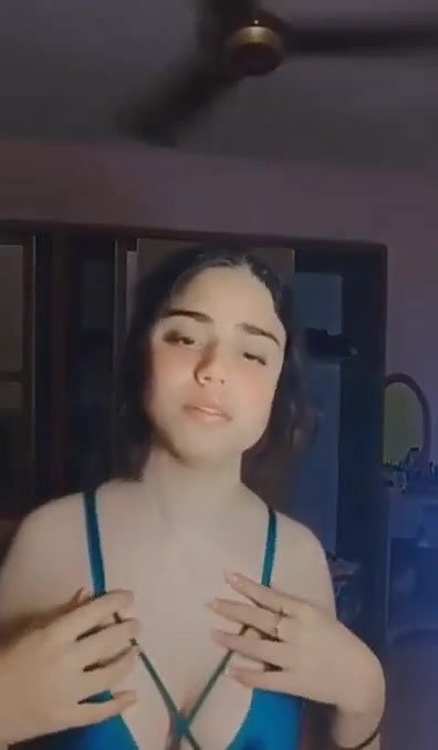 Patna girl showing her beautiful  sexy body
