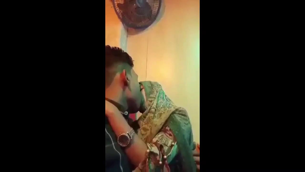 Bangladeshi nude girl boobs sucking by bf in hotel