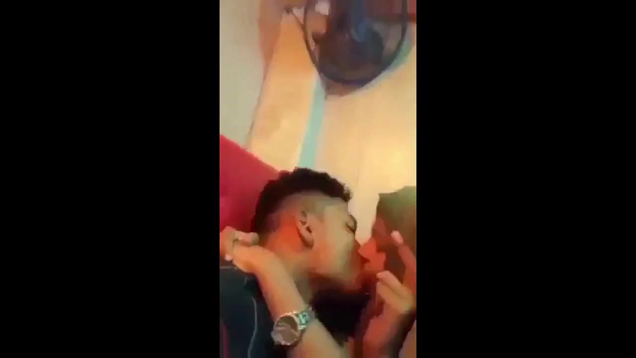 Bangladeshi nude girl boobs sucking by bf in hotel