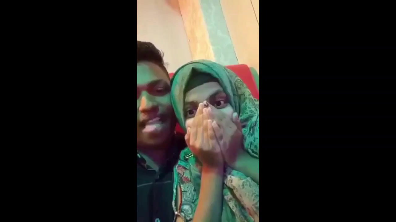 Bangladeshi nude girl boobs sucking by bf in hotel