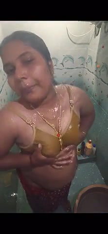 0 mallu aunty bathing 1