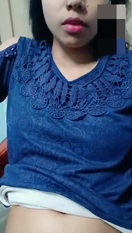 0 cute slim young girl showing sexy body on vc vids 1