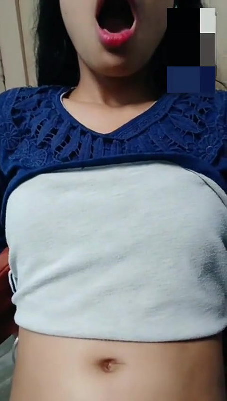 0 cute slim young girl showing sexy body on vc vids 1
