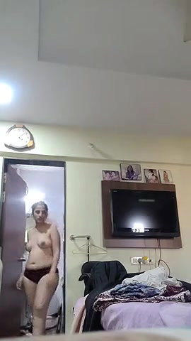 0 desi girl changing dress after bathing secretly captured 1