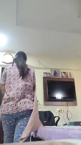 0 desi girl changing dress after bathing secretly captured 1