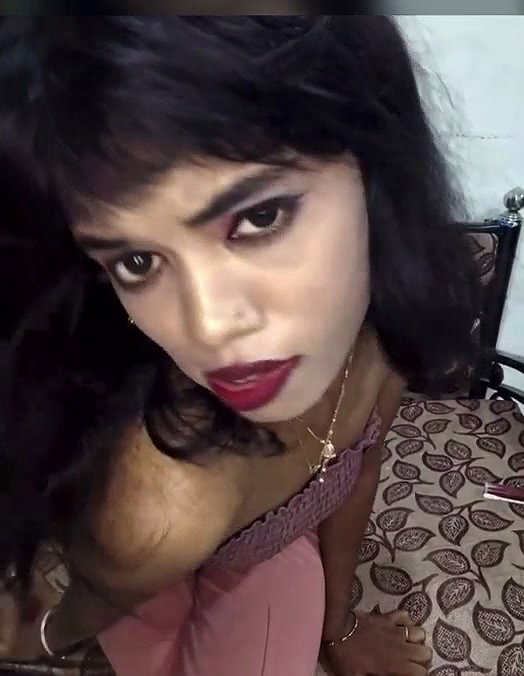 aunty showing her small boobs