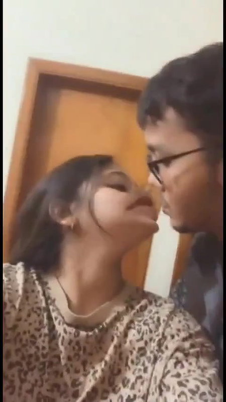 Cute Horny Bengali Lovers Kissing Fucking