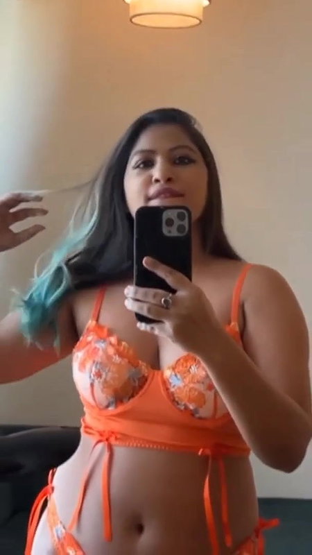 Desi hot girl accidentally show her dark NIPPLES