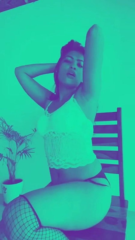 Desi hot girl accidentally show her dark NIPPLES