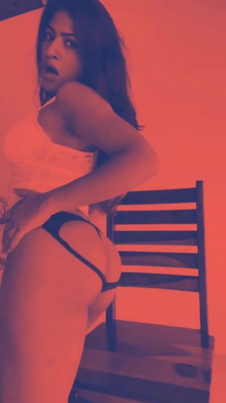 Desi hot girl accidentally show her dark NIPPLES