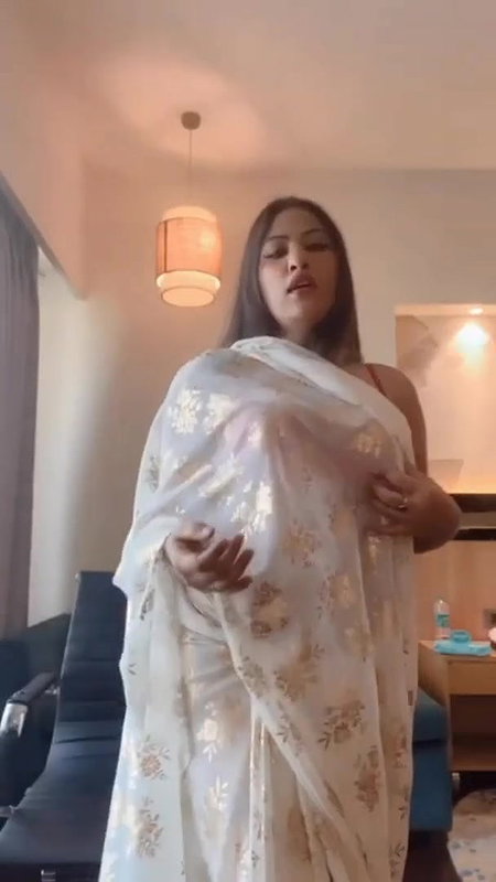 Desi hot girl accidentally show her dark NIPPLES