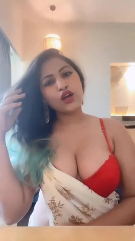Desi hot girl accidentally show her dark NIPPLES