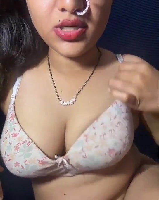 sexy aunty Boobs showing and talking