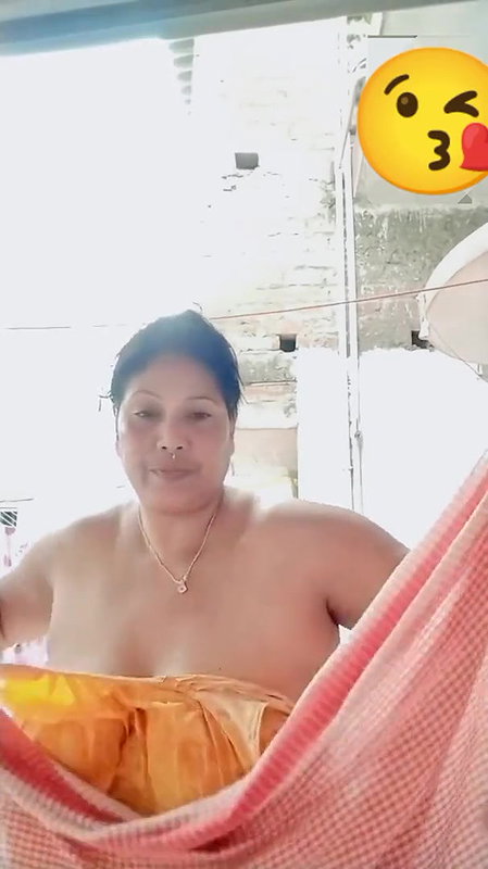 Tanker Village Milf After Bath Changing Clothes Showing For Lover