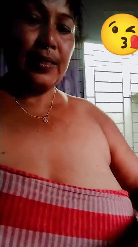 Tanker Village Milf After Bath Changing Clothes Showing For Lover