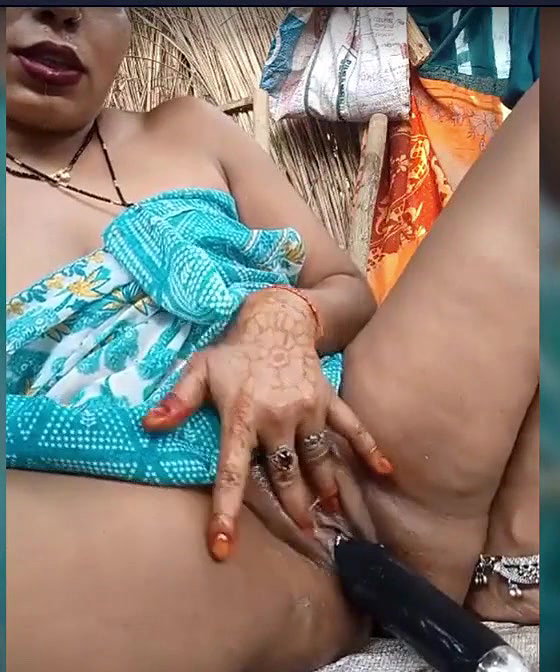 Bhabhi Fingering in vc
