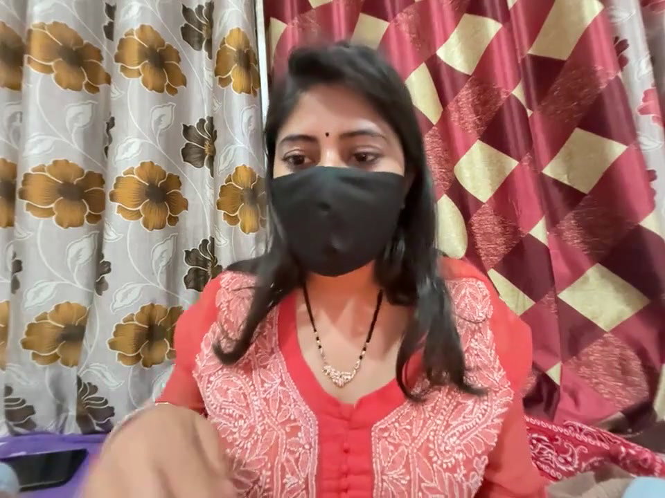 Beautiful Bhabhi boobs pressing and talking